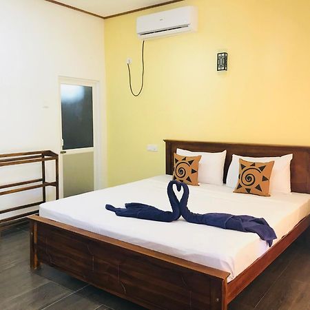 Bed and Breakfast Ocean Gate Негомбо Экстерьер фото