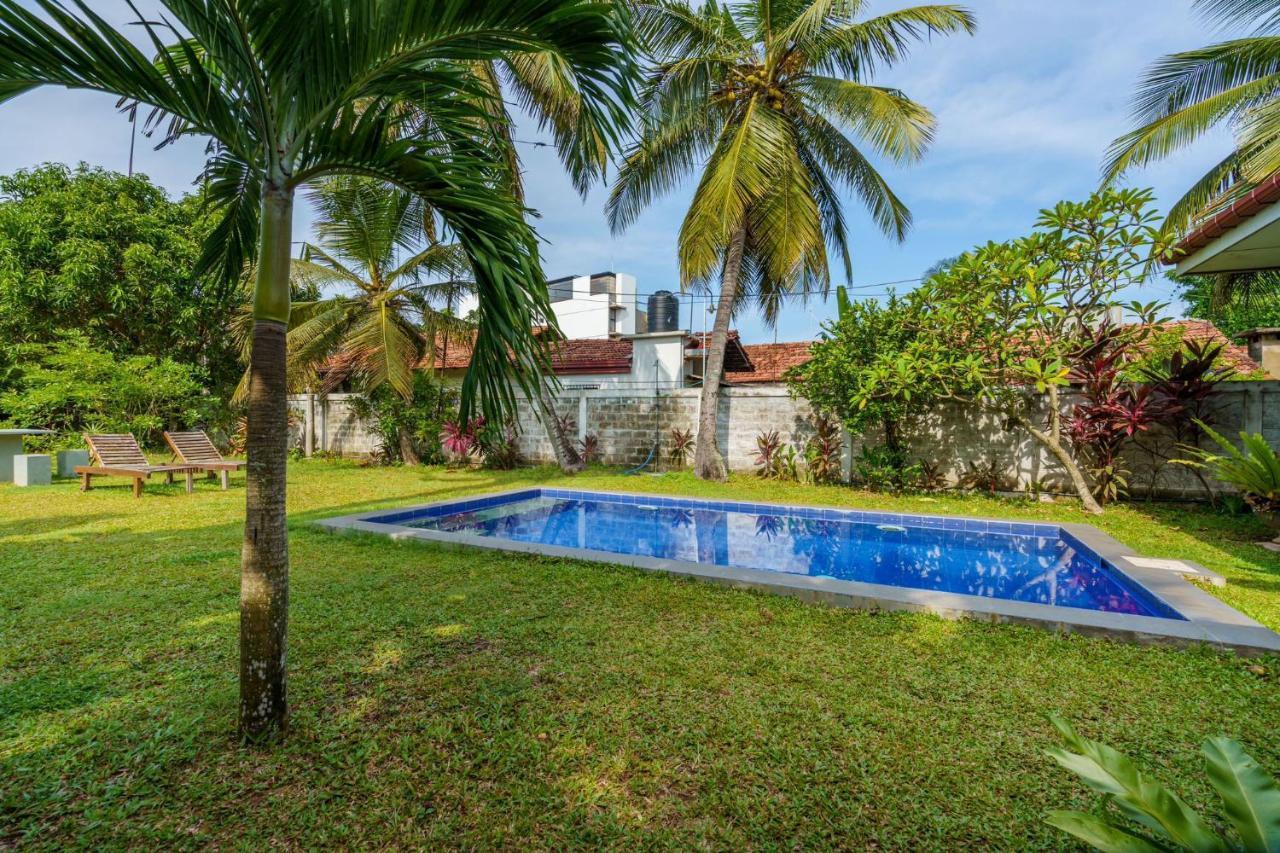 Bed and Breakfast Ocean Gate Негомбо Экстерьер фото