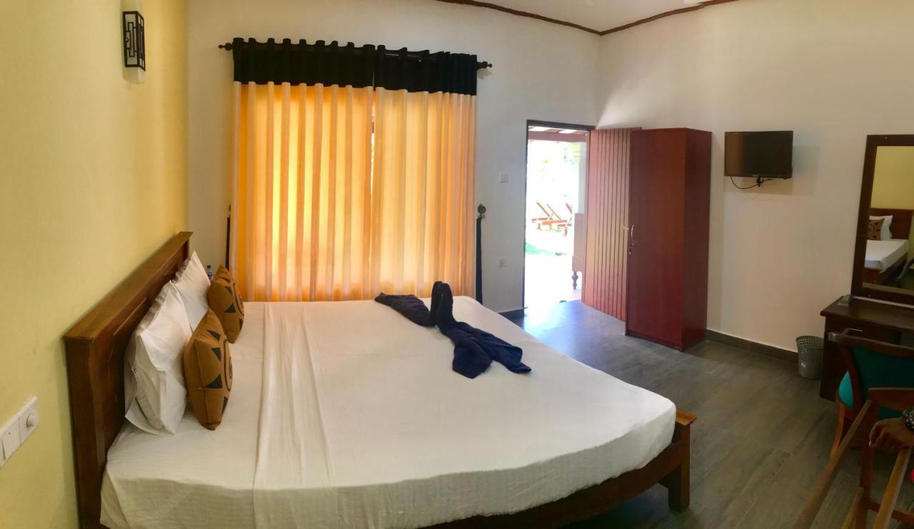 Bed and Breakfast Ocean Gate Негомбо Экстерьер фото