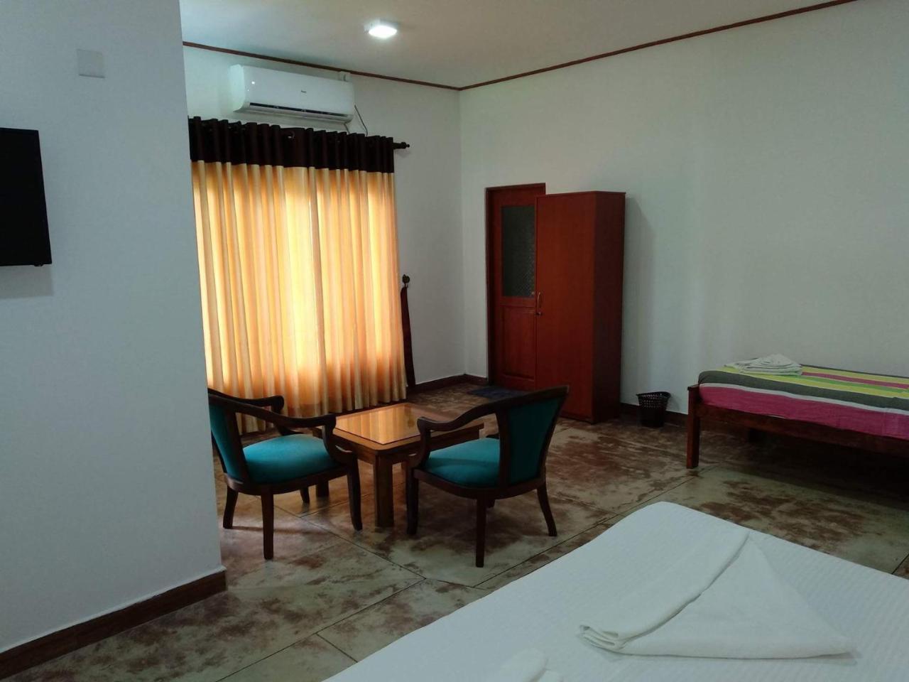 Bed and Breakfast Ocean Gate Негомбо Экстерьер фото