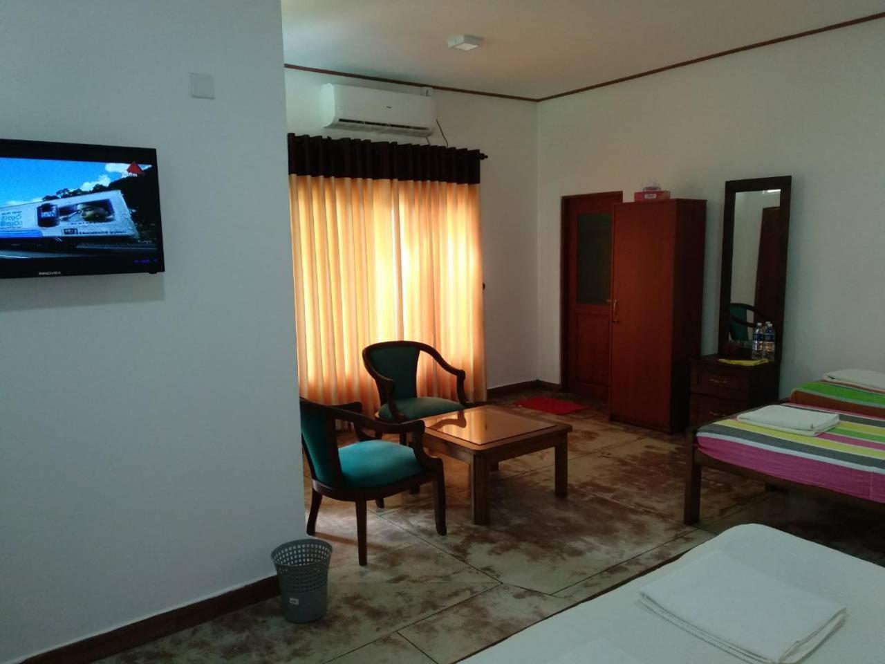 Bed and Breakfast Ocean Gate Негомбо Экстерьер фото
