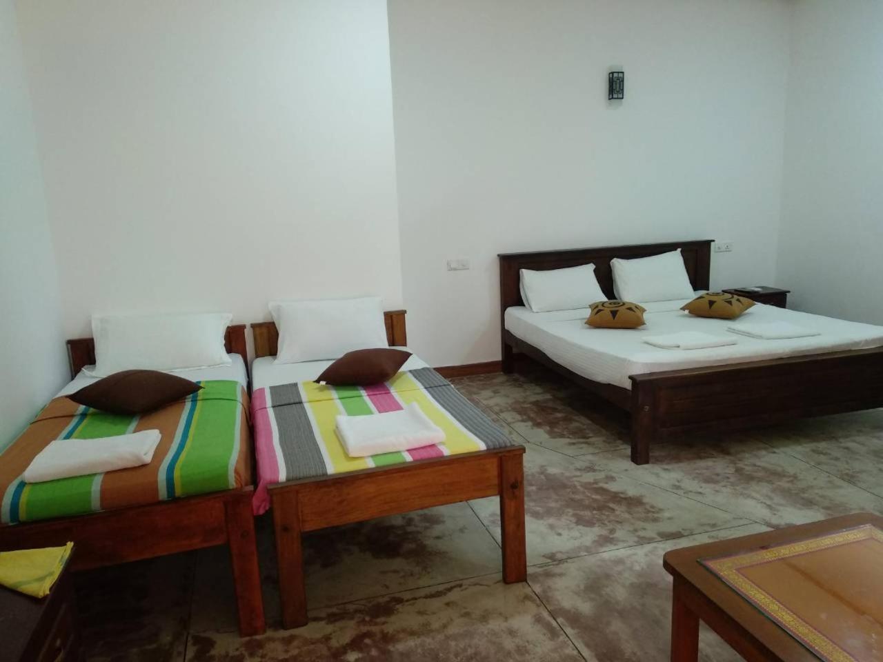 Bed and Breakfast Ocean Gate Негомбо Экстерьер фото